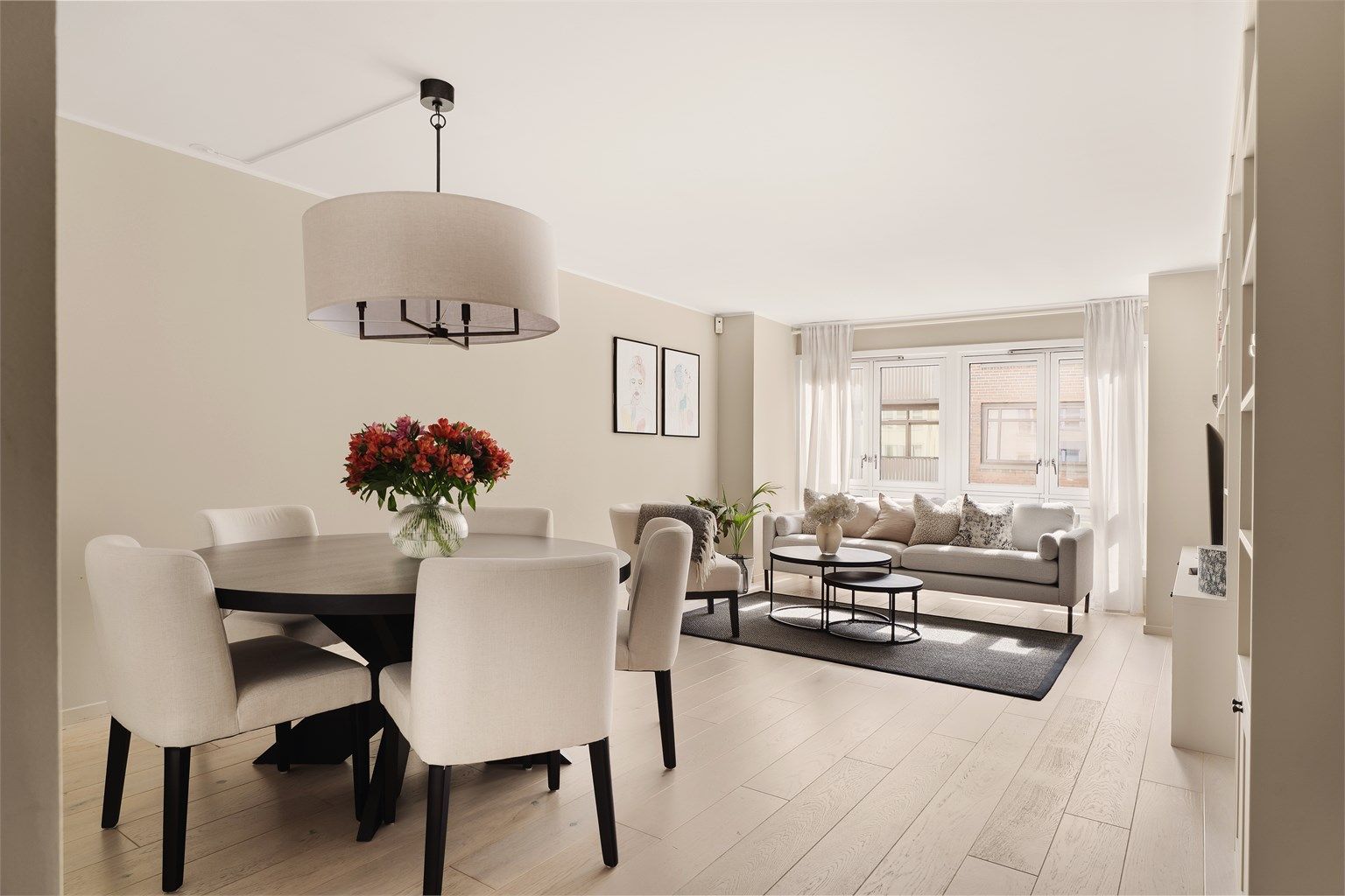 Velkommen til Skovveien 4, en moderne og lys 2-roms på Frogner presentert av Marius Dyngeland Iversen. 