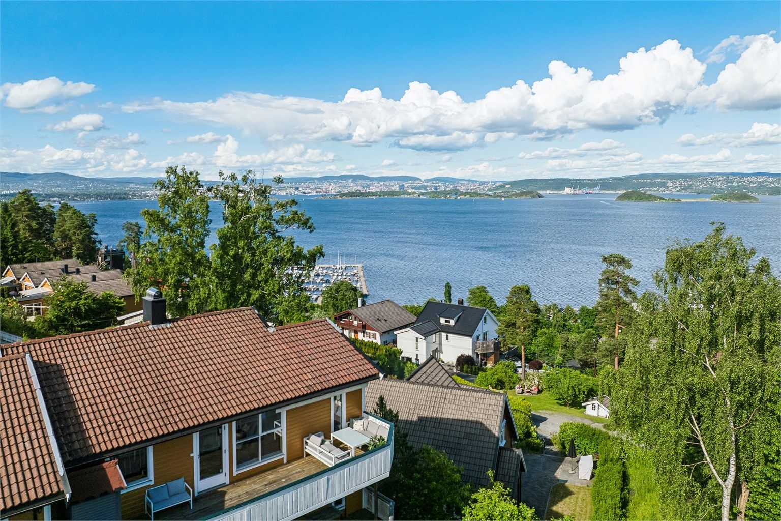 Velkommen til Sigurds vei 21B –  Presentert av Elisiff Wennersgaard v/Krogsveen Nesodden. Foto: Per O. Skjellnan v/Efkt