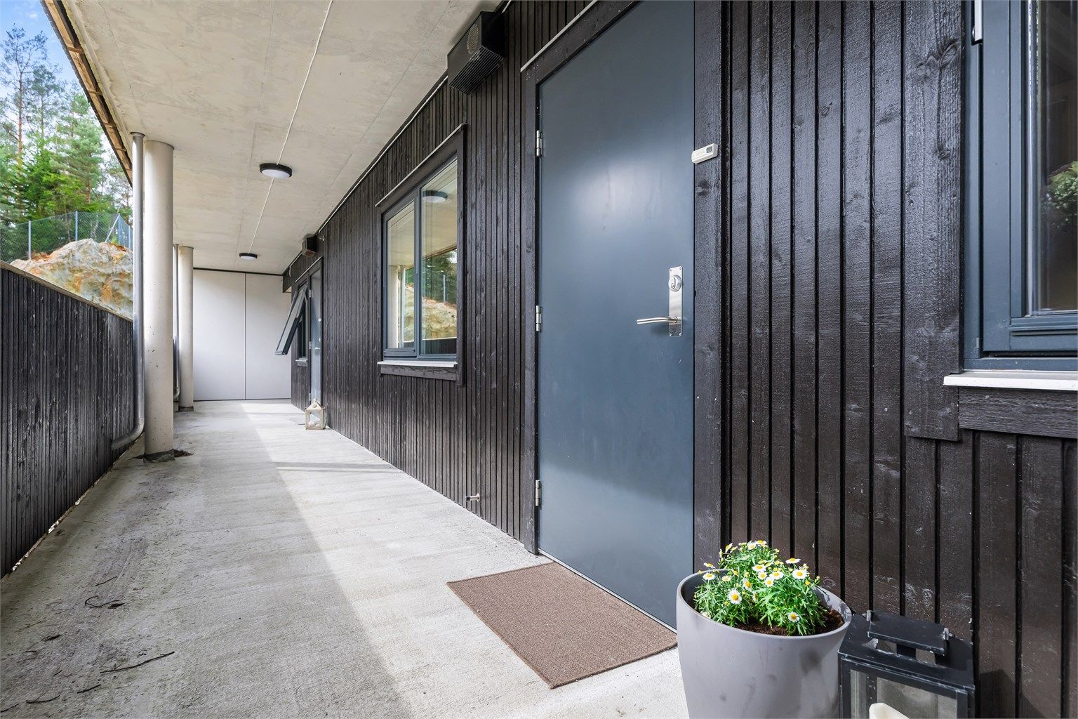 Sameiet har avtale med et byrå som vasker fellesareal en gang pr. uke.