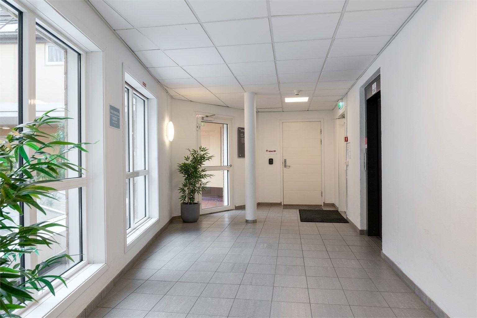 Felles inngangsparti med heisadkomst direkte opp til leilighetsplan.
