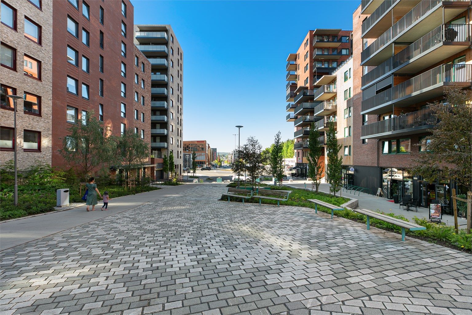 Beliggenheten gir umiddelbar nærhet til alt Lørenskog har å tilby.