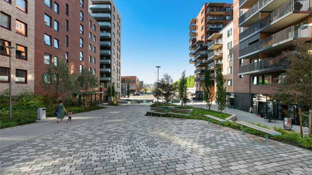 Beliggenheten gir umiddelbar nærhet til alt Lørenskog har å tilby.