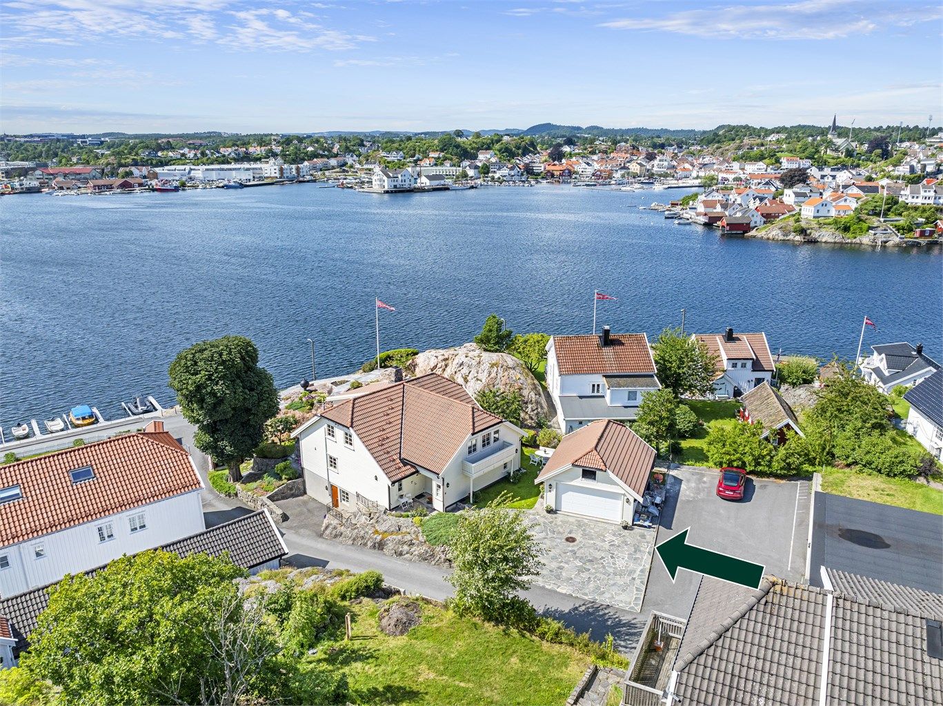 Rønnes er en Sørlandsperle i seg selv med optimale solforhold og utsikt mot sentrum