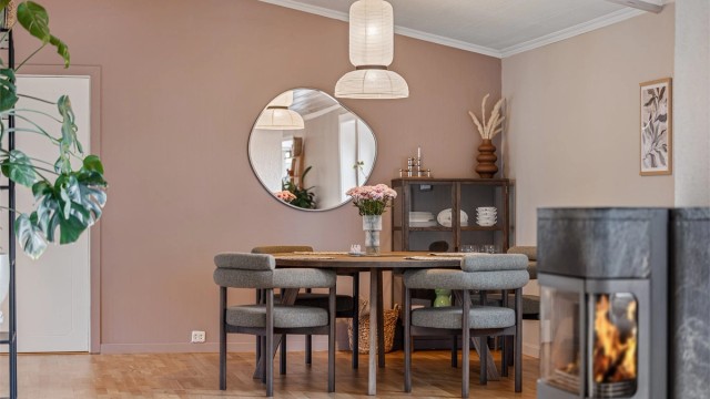 Peisovnen gir både varme og hygge til stue og spisestue.