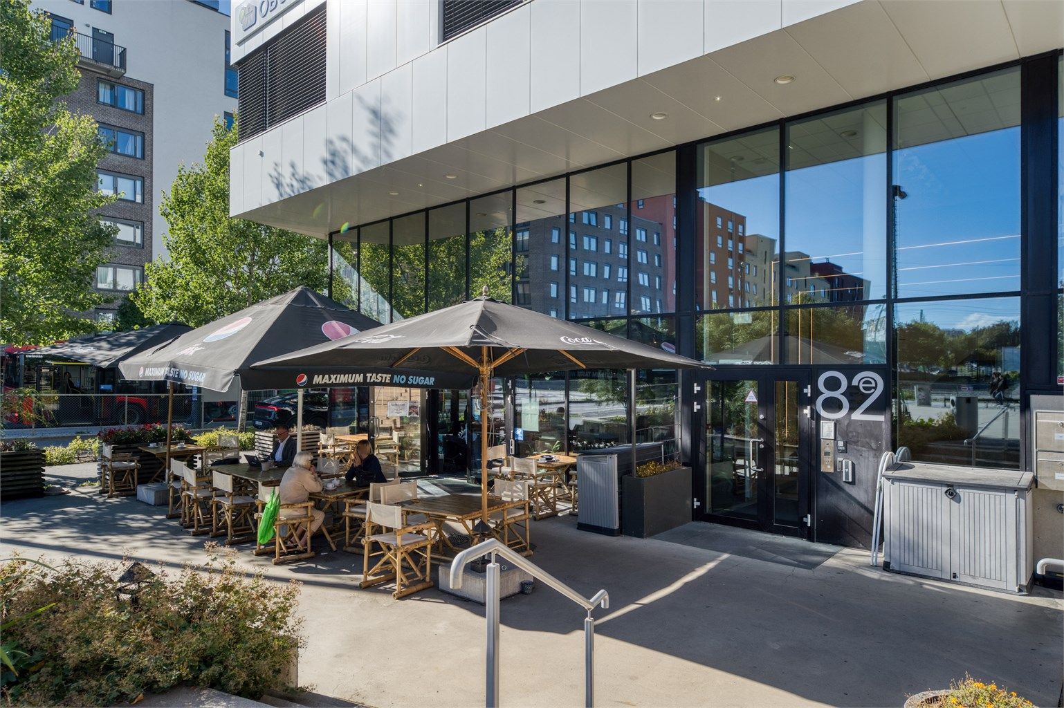 Ulven Torg ligger like i nærheten med uteservering og lokale servicetilbud.