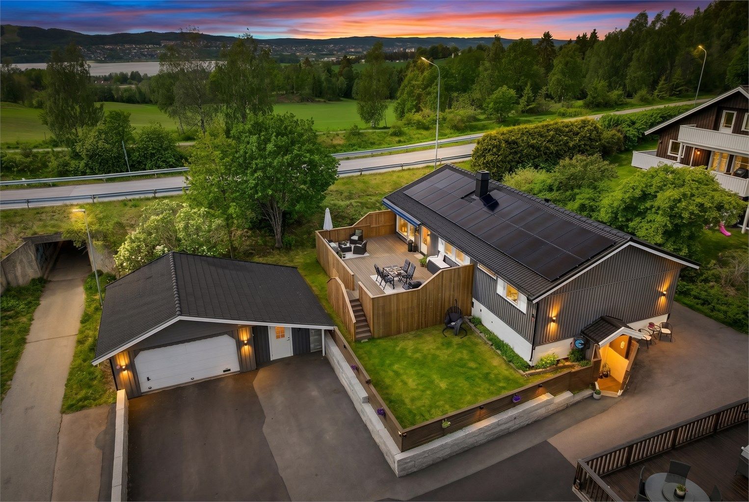Eiendomsmegler Krogsveen v/Vegard Gran-Andersen ønsker velkommen til Sommerly 6A!
Foto: Z|OVENFRA