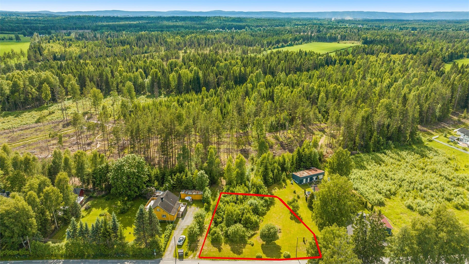 Estimat av tomtelinjen, avvik kan forekomme. 