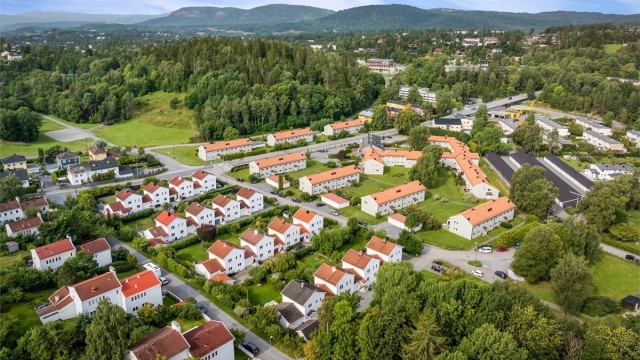 Kort vei til Fossum med preparerte skiløyper om vinteren og turstier om sommeren.