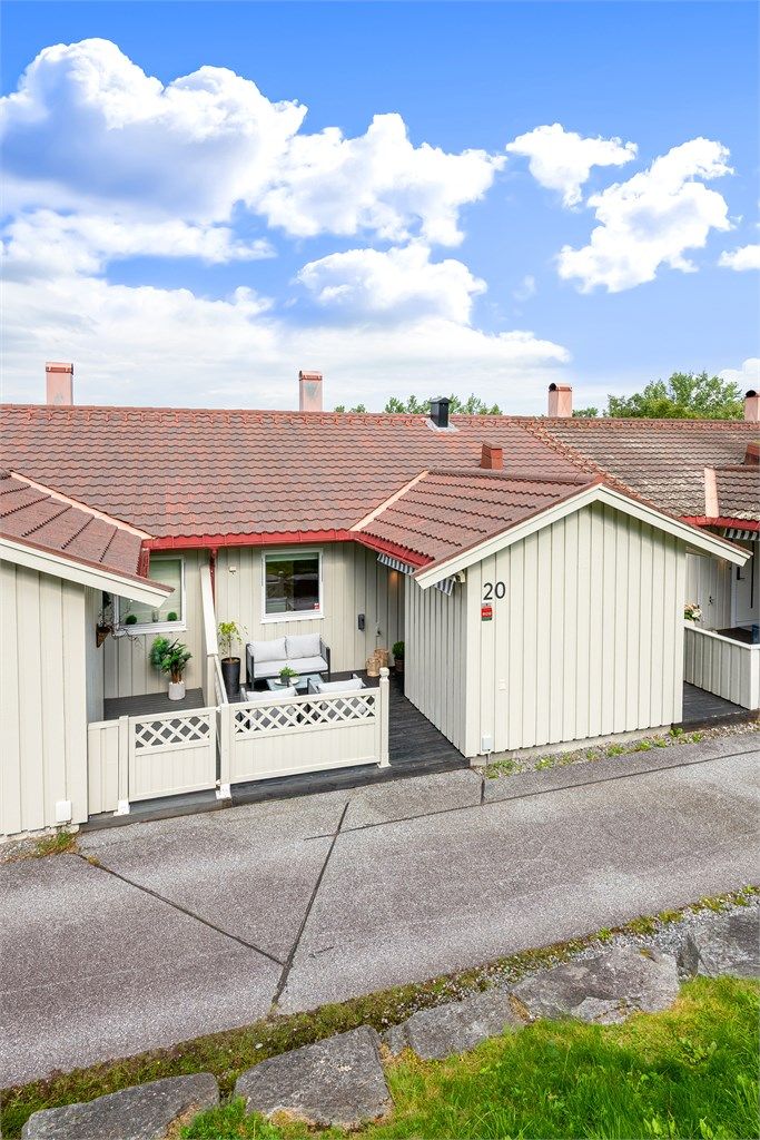 Fra eiendommen er det kort vei ned til sjøen og friluftsområdene på Stafsethneset.