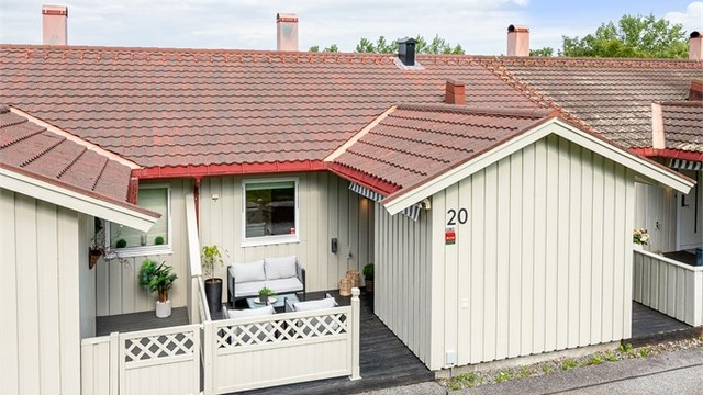 Fra eiendommen er det kort vei ned til sjøen og friluftsområdene på Stafsethneset.