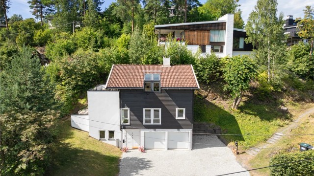 Arkitekttegnet & flott enebolig over tre plan med attraktiv og rolig beliggenhet