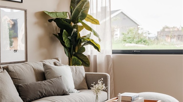 Stuen ligger i tilknytning til barnesoverommene, og vil kunne benyttes som en praktisk tv-stue for barna. Fra stuen er utgang til vestvendt markterrasse og hage