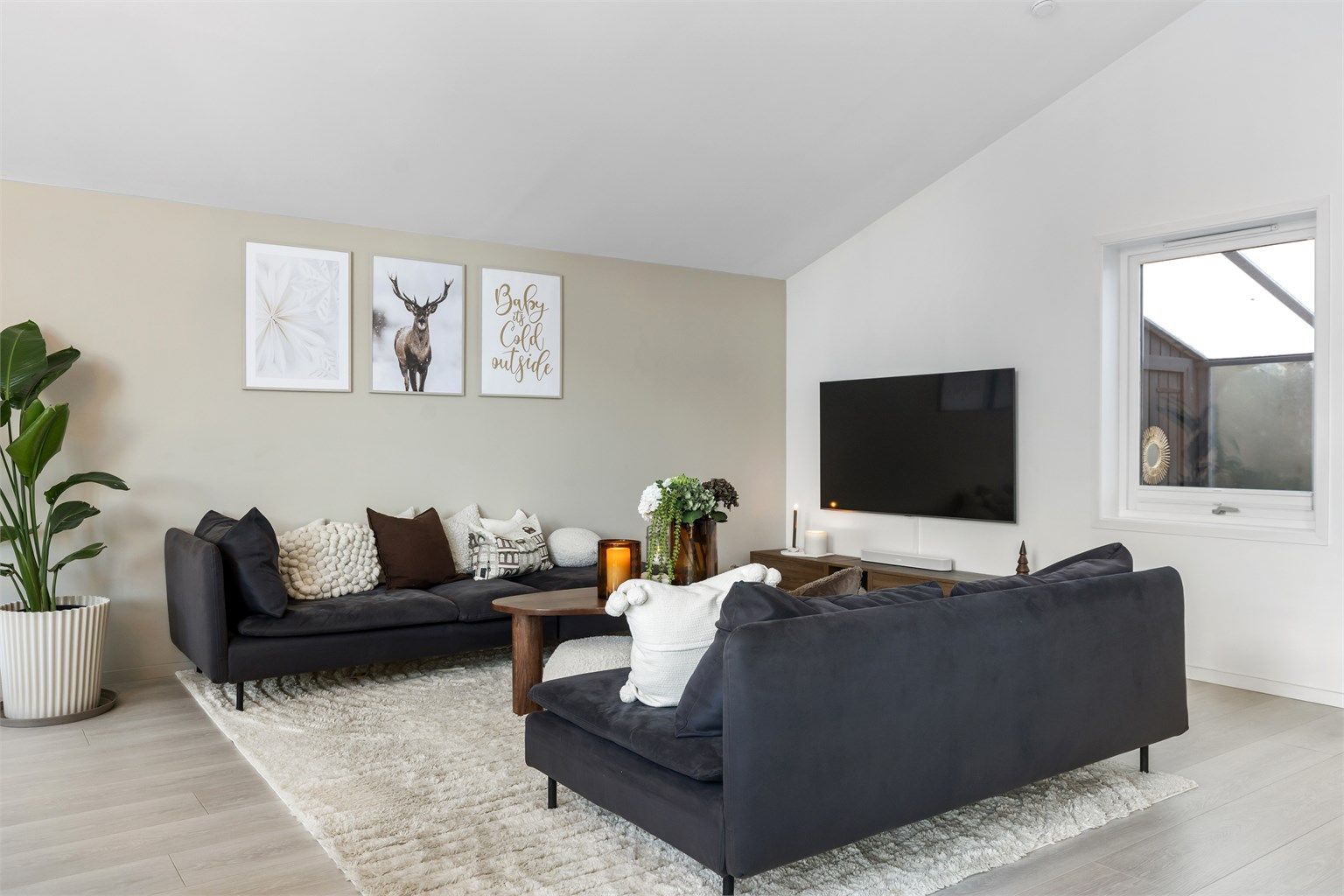 Velkommen inn i denne lekre boligen med høy standard. Foto: Marianne Lyse