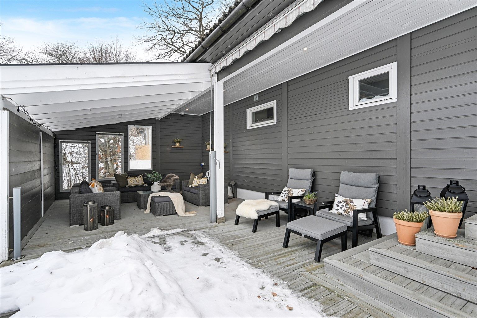 Terrasse/inngangsparti fra vest