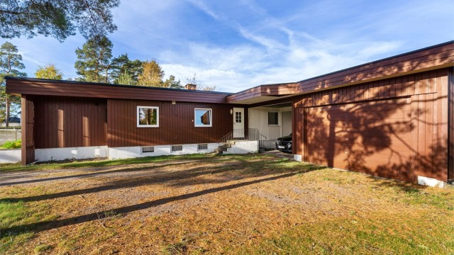 Krogsveen v/Azra Hadzic har gleden av å presentere Tingsakermoen 22 - en innholdsrik bolig med romslig tomt og hage!