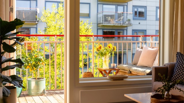 Leiligheten ligger flott til i grønne omgivelser på Carl Berner, med et sentralt utgangspunkt og kort vei til det meste Oslo har å by på.