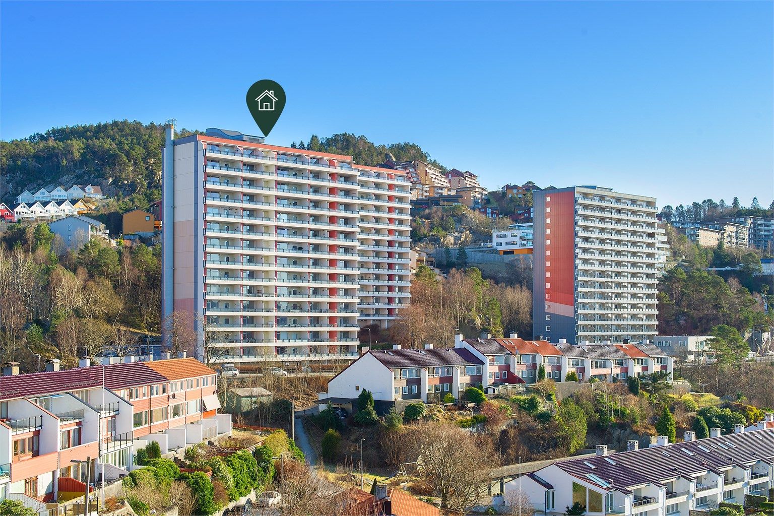 Leiligheten har en god beliggenhet høyt oppe i 9. etasje. 