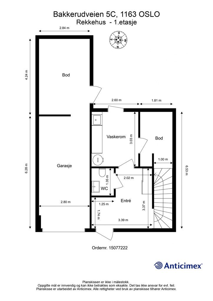 Plantegning for første etasje, som inneholder entré, WC, vaskerom, bod og integrert garasje.