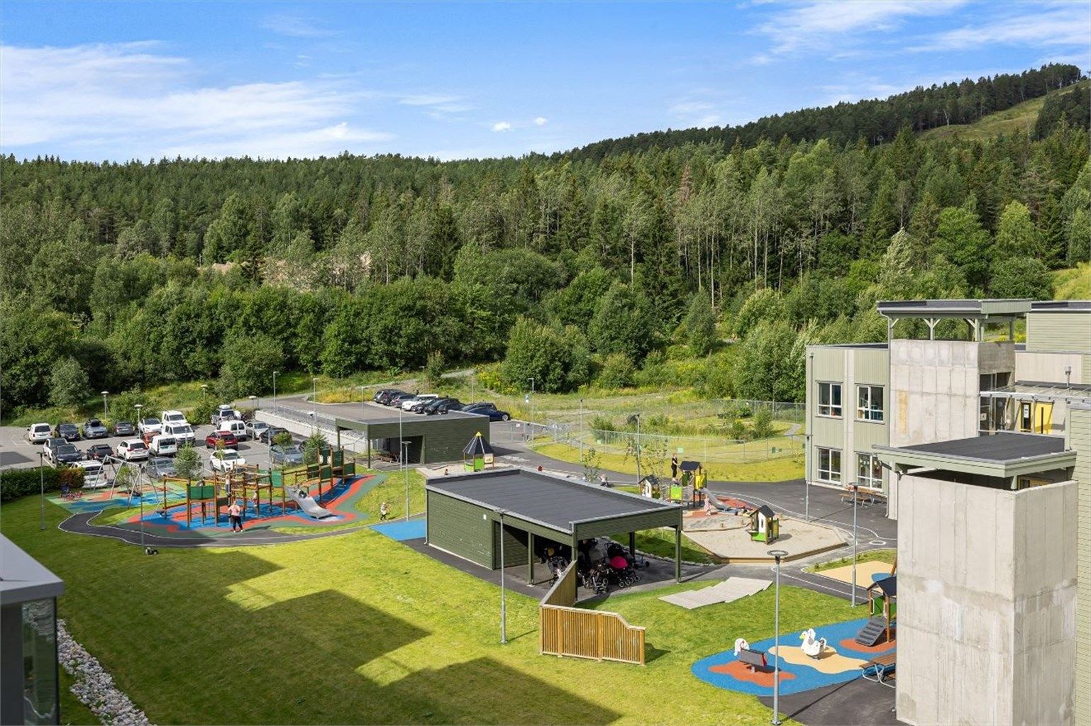 Årvollskogen har to barnehager innenfor 100 meter (FUS og Årvollskogen)