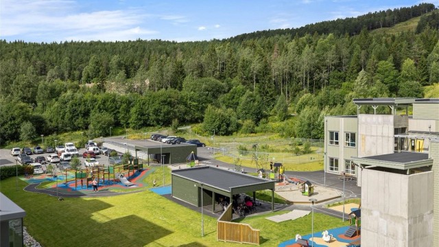 Årvollskogen har to barnehager innenfor 100 meter (FUS og Årvollskogen)