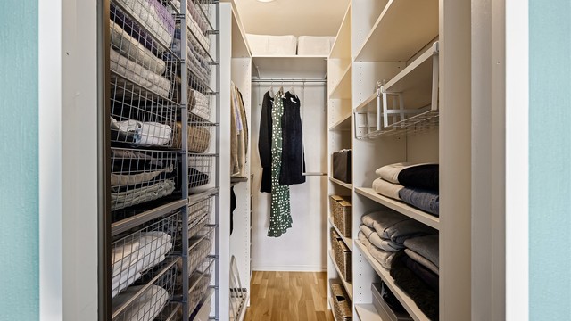 Arealet som i dag benyttes som walk-in-garderobe er opprinnelig byggemeldt som bod og er ikke godkjent til varig opphold.