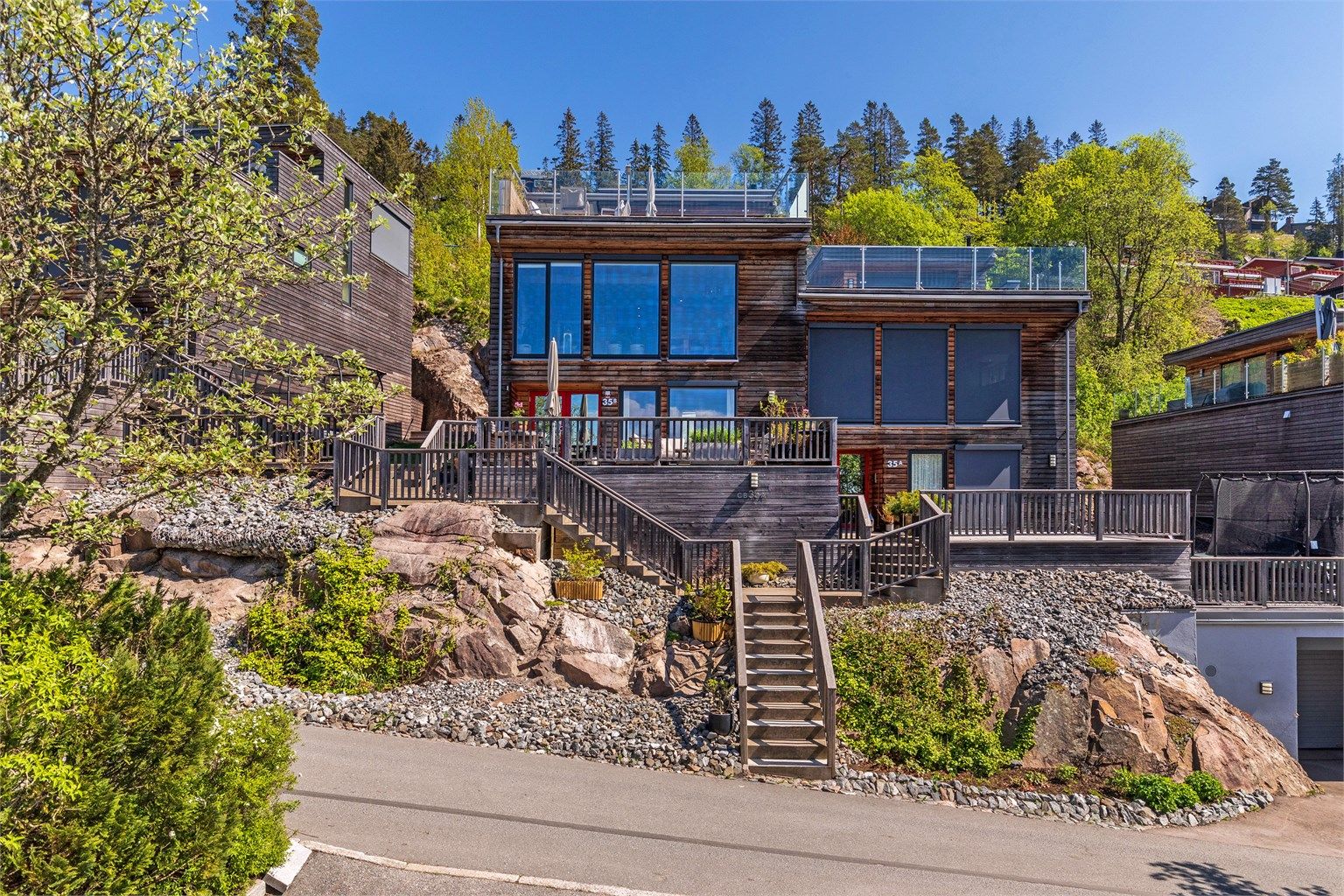 Huset ble bygget i 2017, med moderne komfort med vannbåren varme i alle gulv og balansert ventilasjon