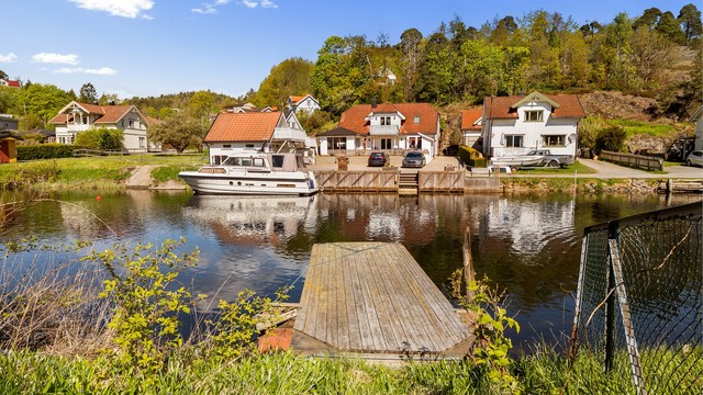 Bryggen er ikke omsøkt og således ikke godkjent av kommunen.