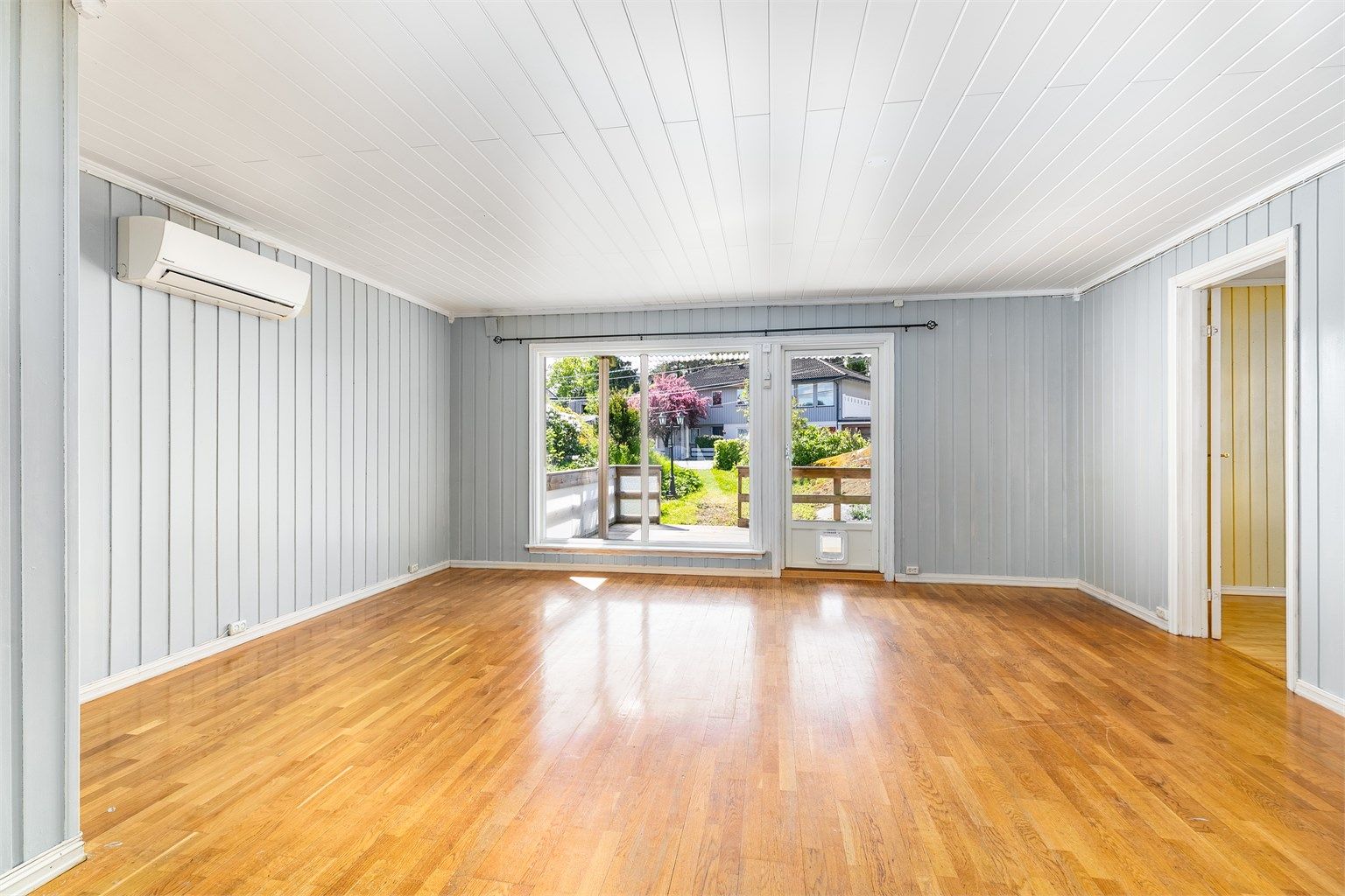 Leiligheten er ikke tilført vesentlige oppgraderinger i nyere tid og har av den grunn et generelt behov for renovering og modernisering.