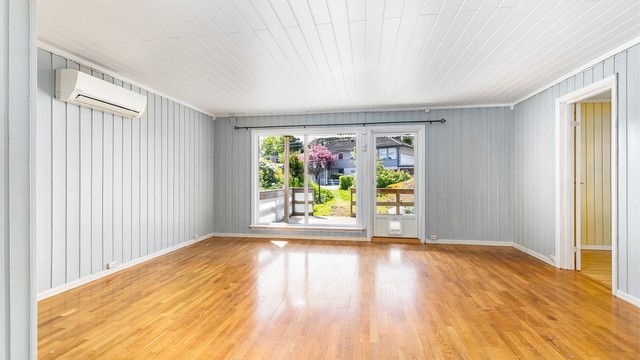 Leiligheten er ikke tilført vesentlige oppgraderinger i nyere tid og har av den grunn et generelt behov for renovering og modernisering.