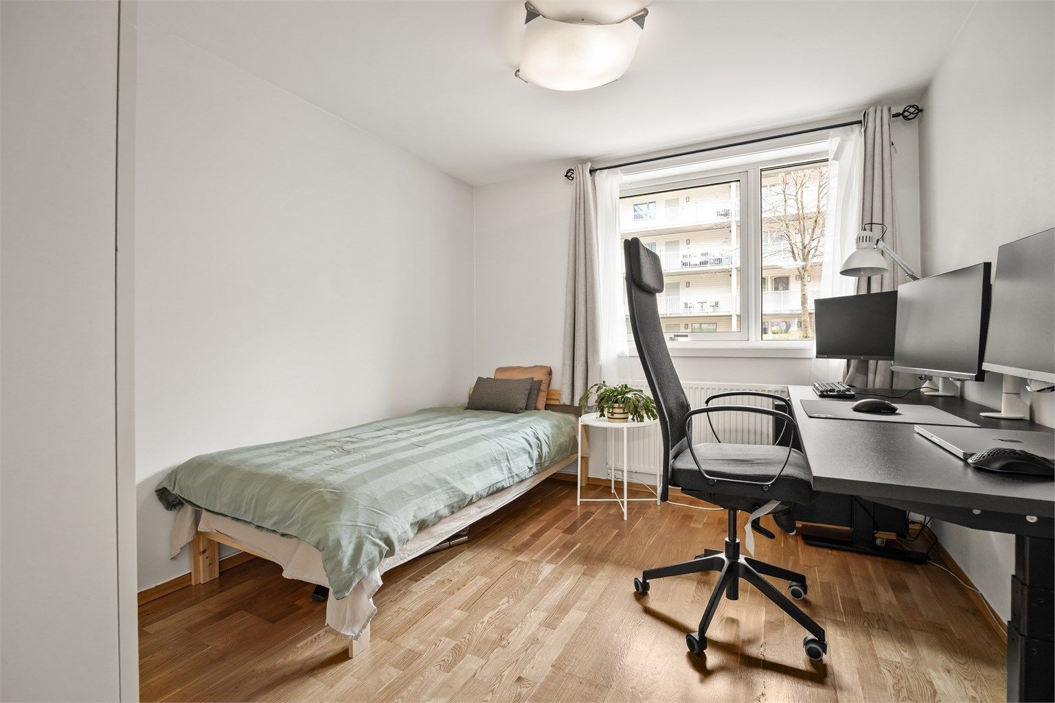 Soverom med garderobeskap