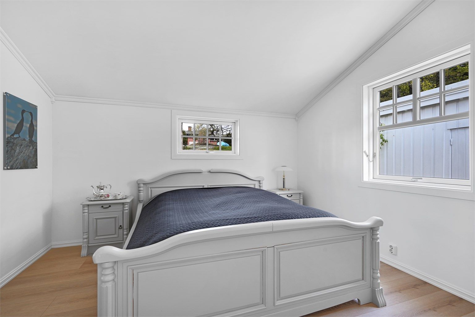 Hovedsoverom med walk-in closet.