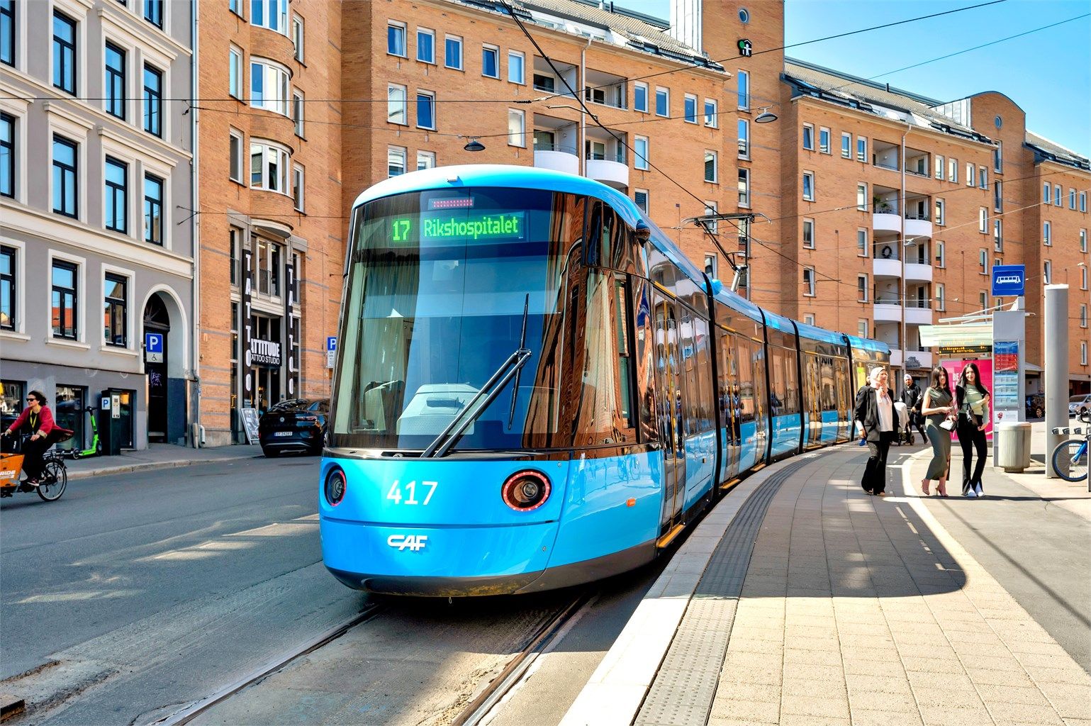 Umiddelbar nærhet til trikk og buss - gangavstand til t-bane og tog