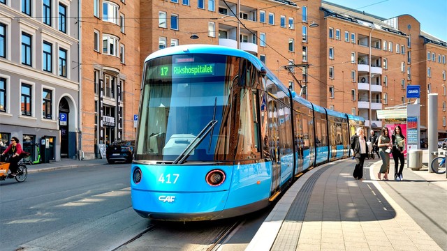 Umiddelbar nærhet til trikk og buss - gangavstand til t-bane og tog