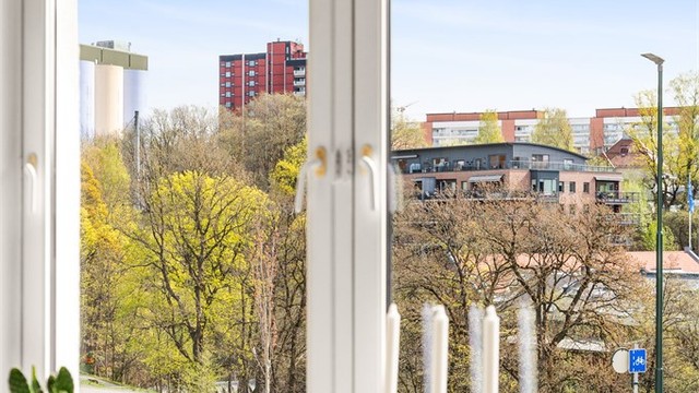 Utsikt fra hovedsoverom mot Akerselva.