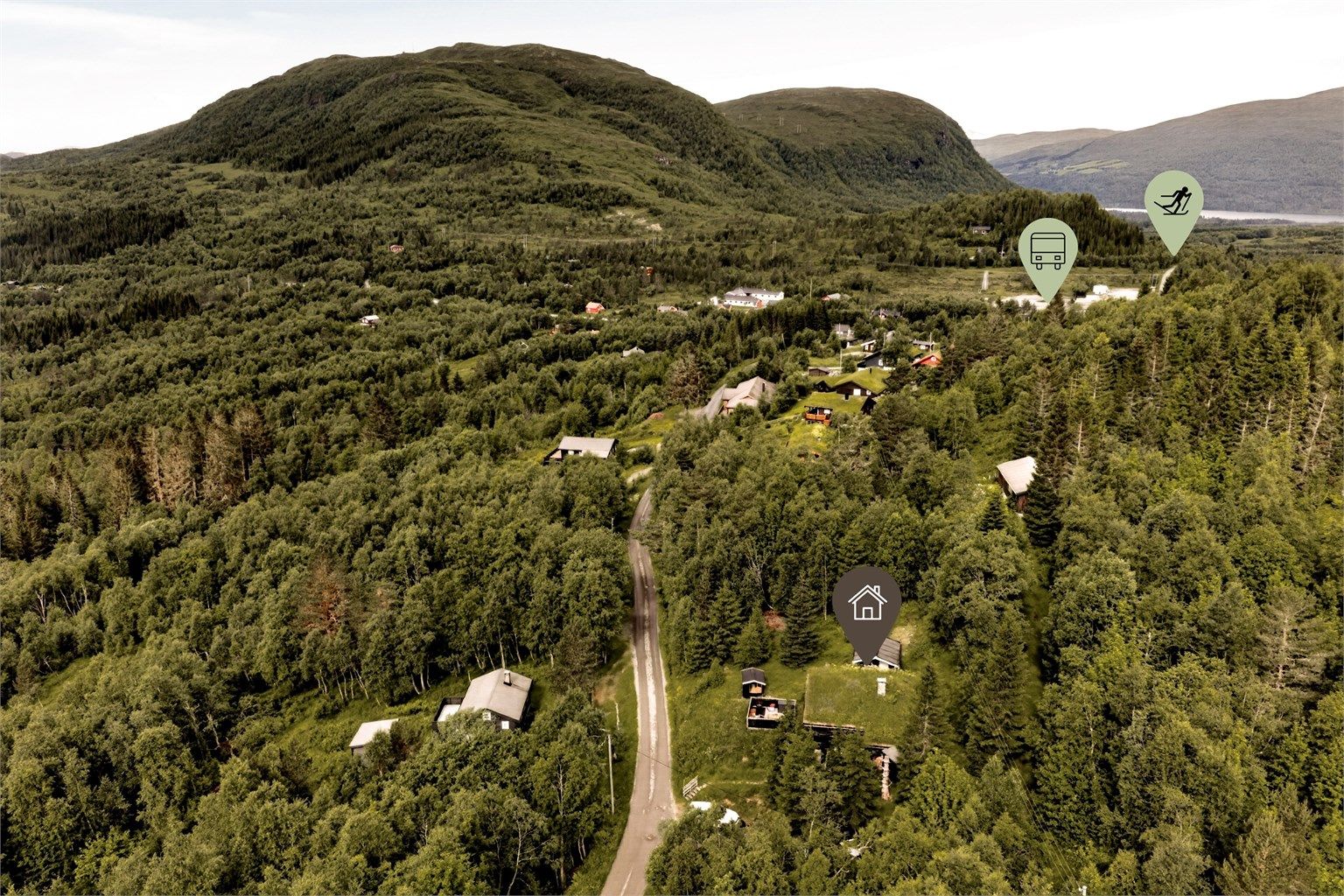 Langrennsløypa starter rett ved Fjellstova, hvor det og er busstopp