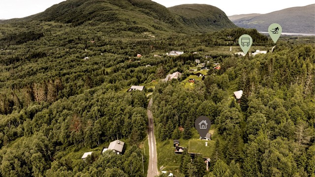 Langrennsløypa starter rett ved Fjellstova, hvor det og er busstopp