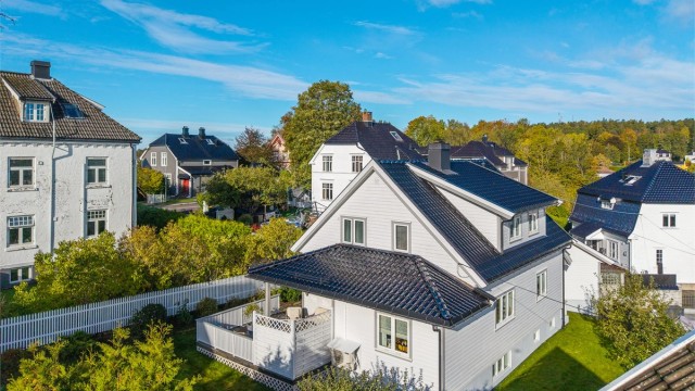 Meget sentral beliggenhet og ligger i et særs hyggelig nabolag. Fotograf: Kristian Bollæren / Fotofinish AS
