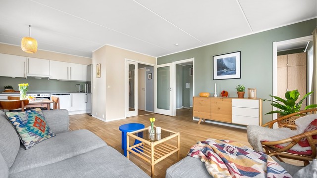 Leilighetens planløsning gir en fin flyt mellom de ulike sonene.