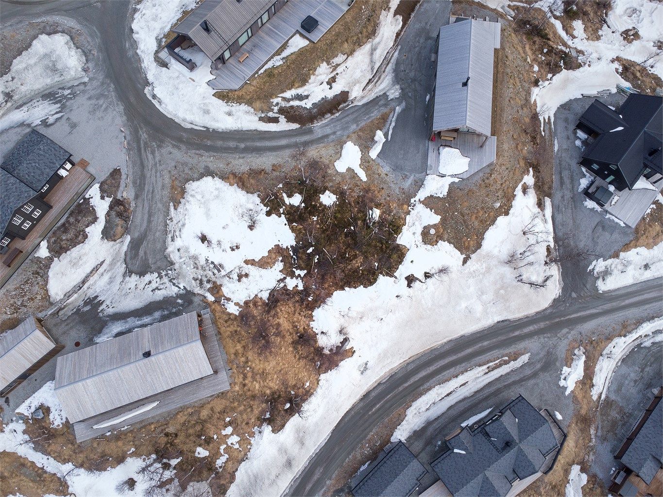 Dronebilde av tomten sett fra fugleperspektiv