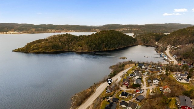 Det er småbåthavn i nærheten.
