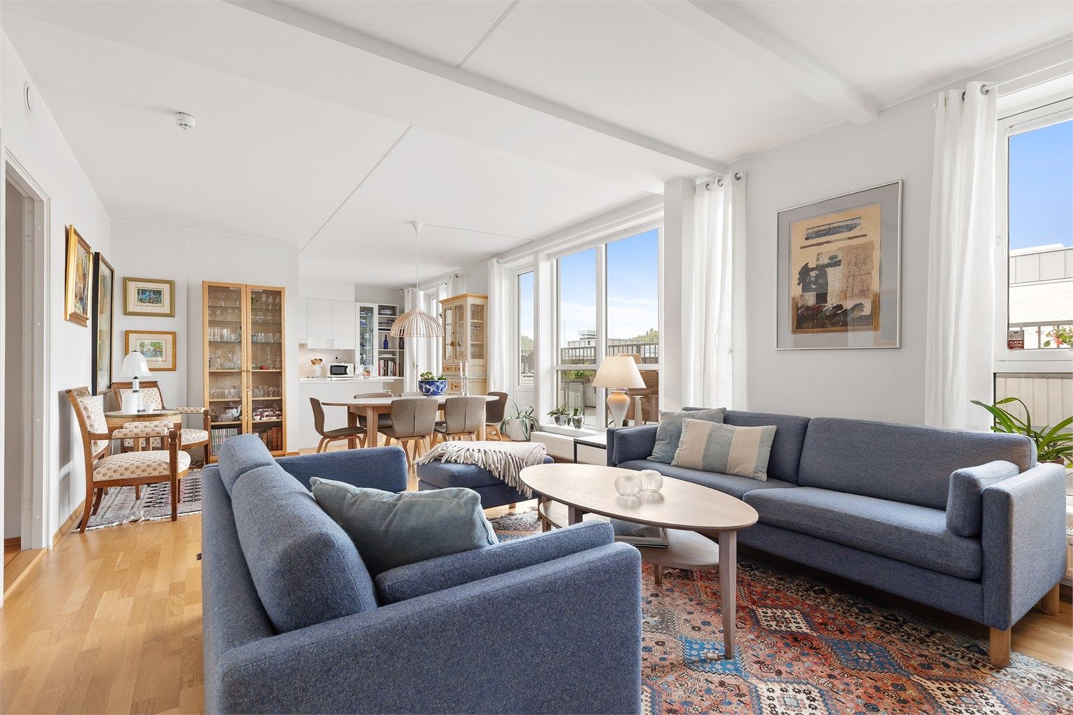 Velkommen til Bondistranda 35, presentert av Terje Tveit i Krogsveen. Topp og endeleilighet med stor og luftig stue! 