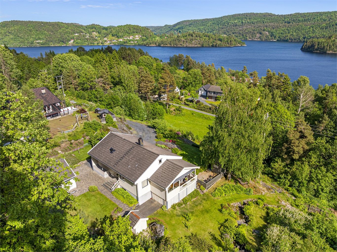 Enebolig med en usjenert beliggenhet og flott utsikt mot Songevannet.
Foto: Hallvard Rimereit