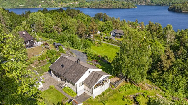 Enebolig med en usjenert beliggenhet og flott utsikt mot Songevannet.
Foto: Hallvard Rimereit