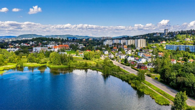 Kort vei til Østensjøvannet med et flott dyre- og fugleliv og turvei videre inn til Østmarka.