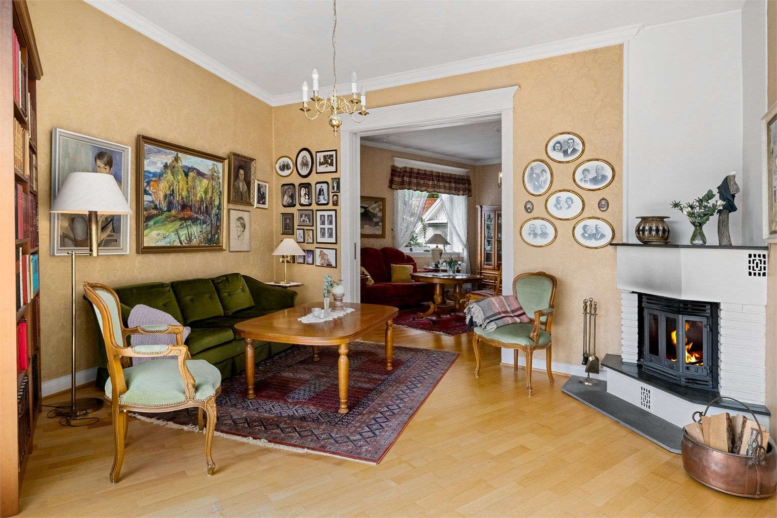 Peisestua har utgang til deilig veranda.