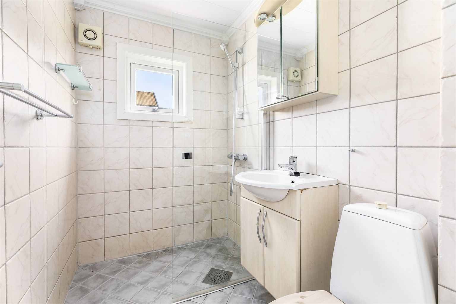 Badet ble modernisert tidlig på 2000-tallet og er i dag naturlig gjenstand for oppgradering/renovering.