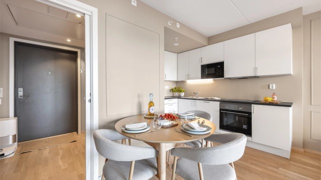 Plass til spisebord i tilknytning til kjøkkenet.