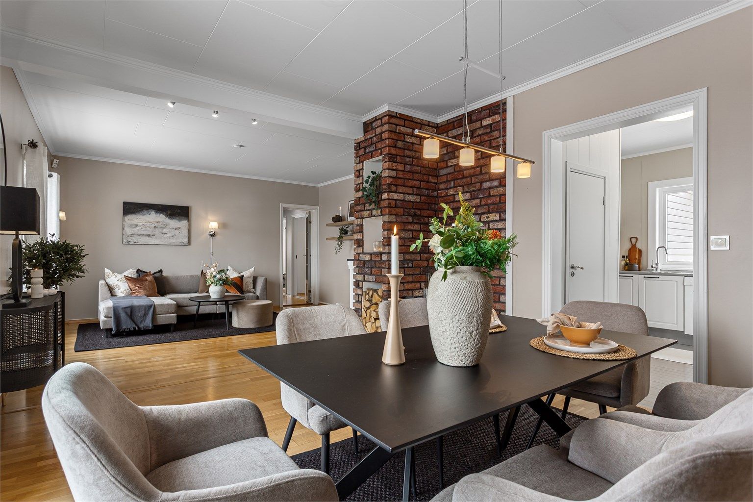 Åpen løsning mellom stue og spisestue