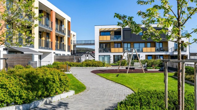 Med leiligheten følger tilgang til den parkmessige og ganske så unike takhagen i Glassverket 2. Fotograf; Børge Oppegård.