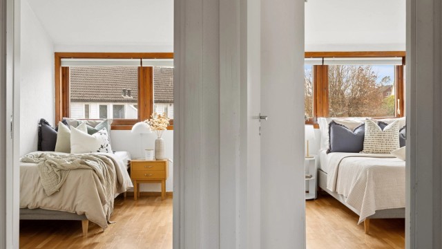 Soverom II og III er ganske like i størrelse og har begge plass til seng og skap.